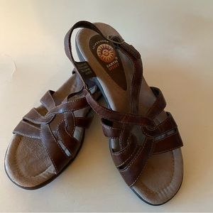Earth Spirit Sandals, 6-1/2, Brown Leather, Never Worn, Blossom Pattern